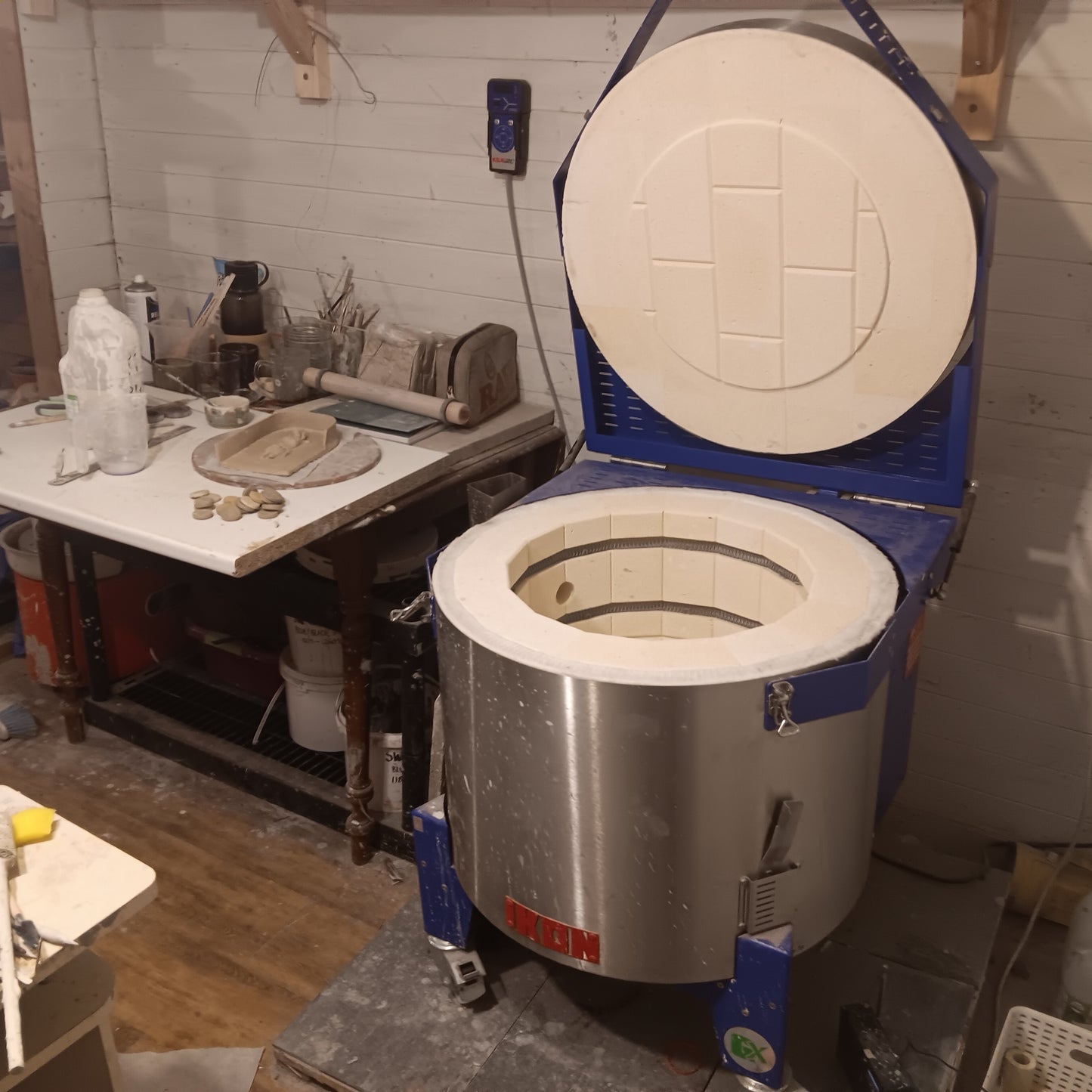 Kilncare Ikon V46 Top Loading Pottery Kiln + Furniture