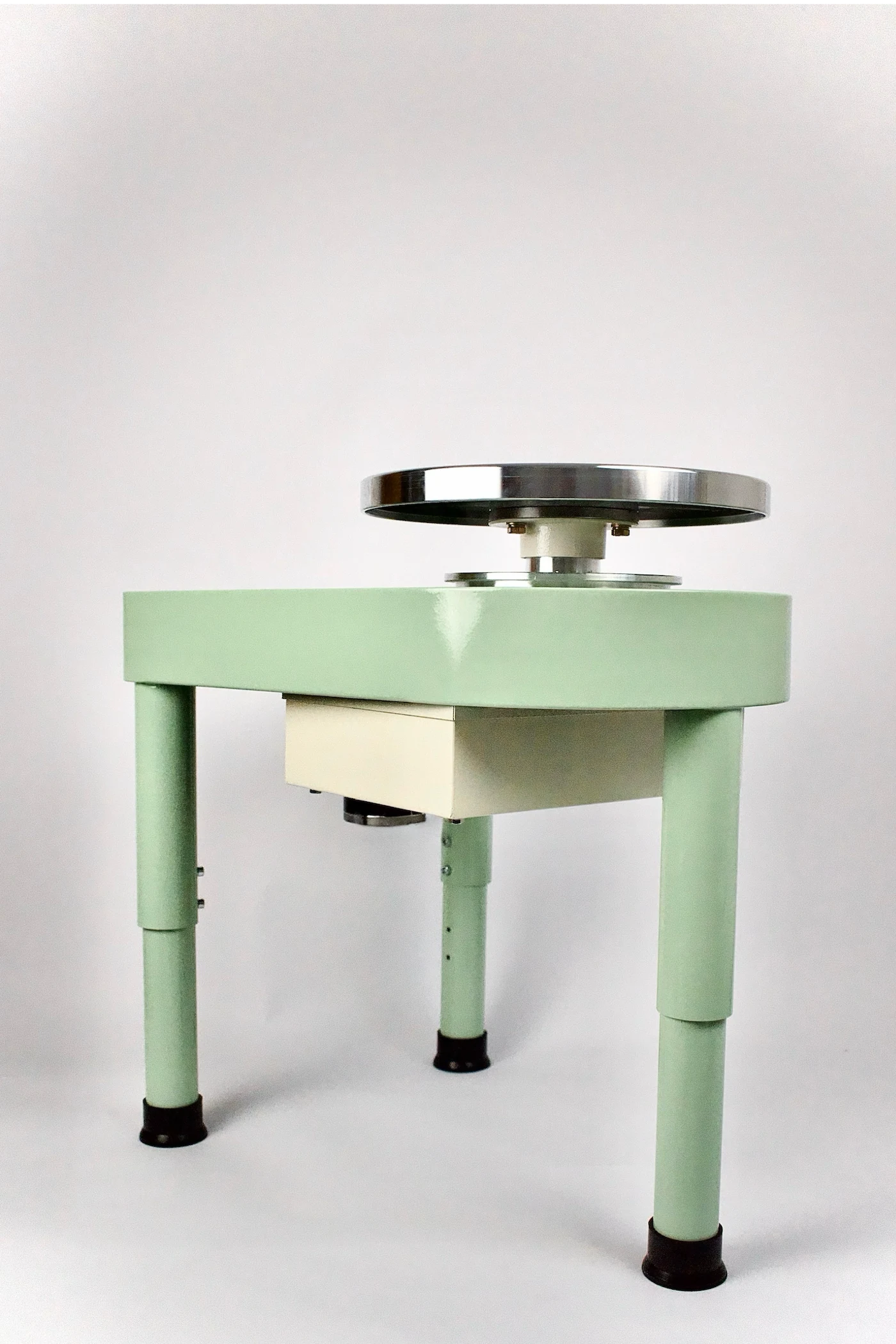 Home studio pottery wheel without splashpan