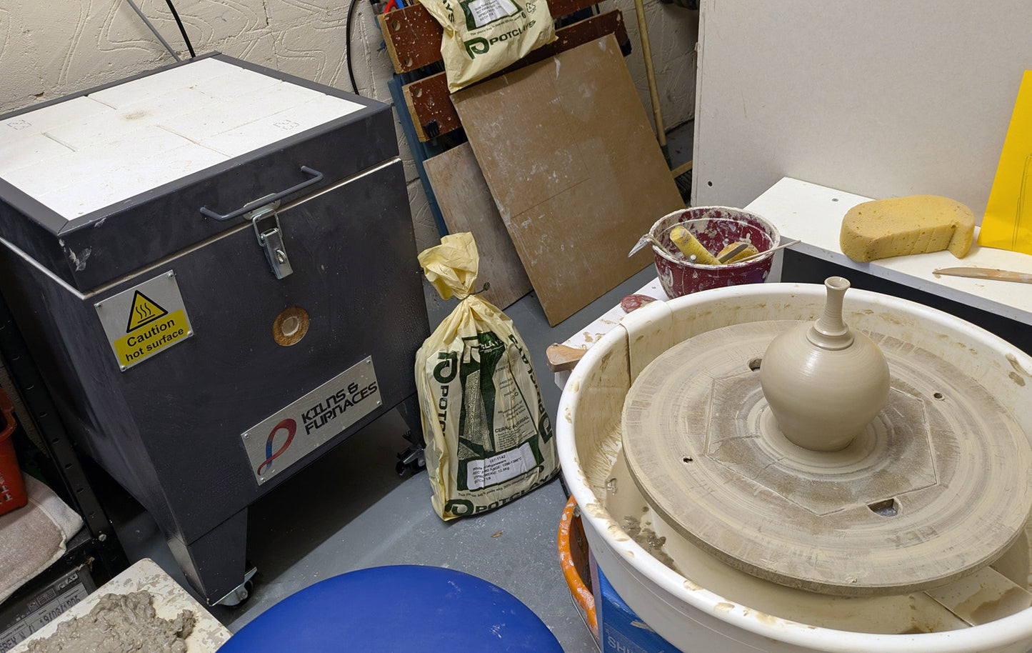 Kilns & Furnaces Phoenix 38 Top-Loading Kiln + Furniture + Controller