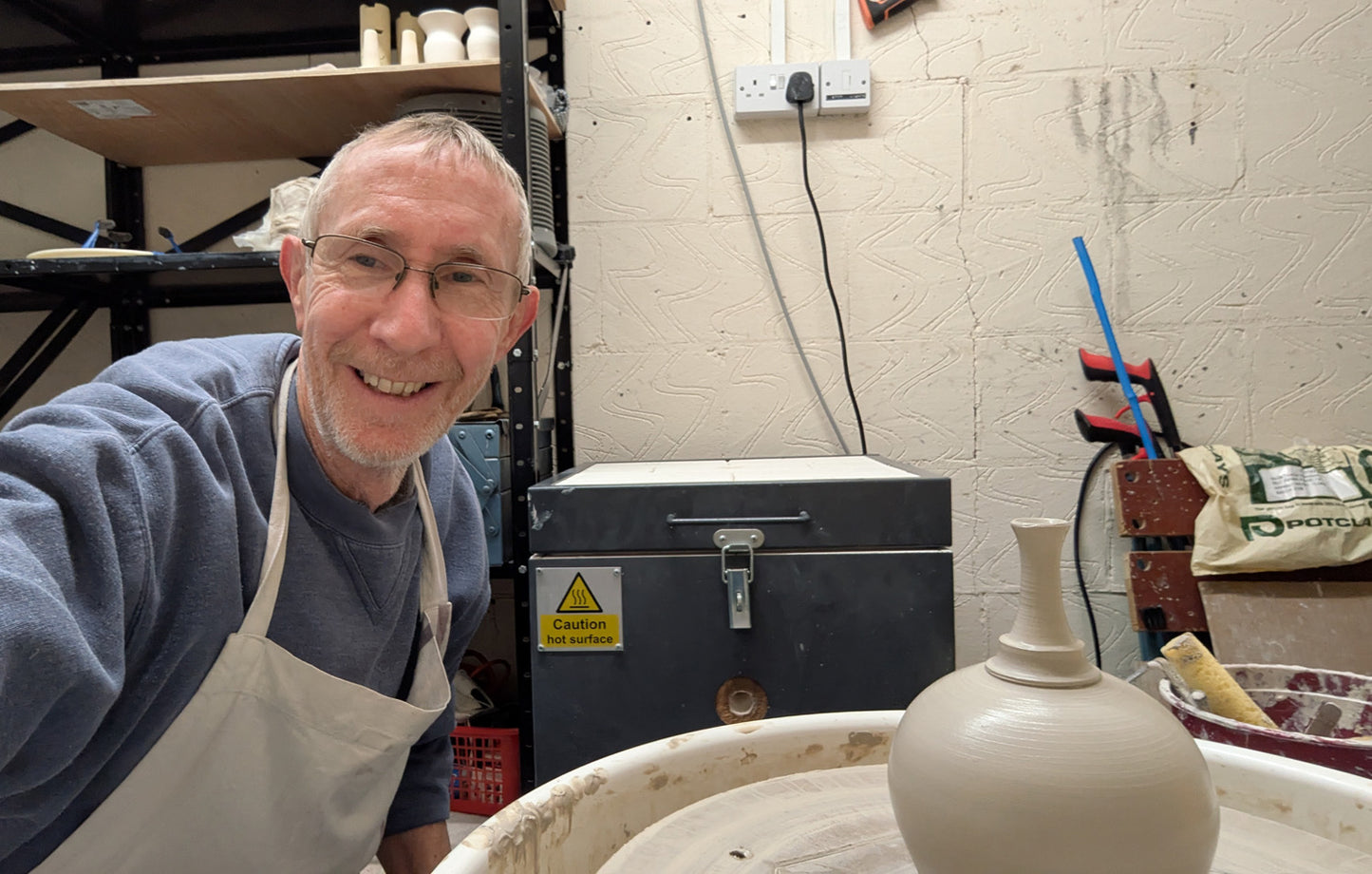 Kilns & Furnaces Phoenix 38 Top-Loading Kiln + Furniture + Controller